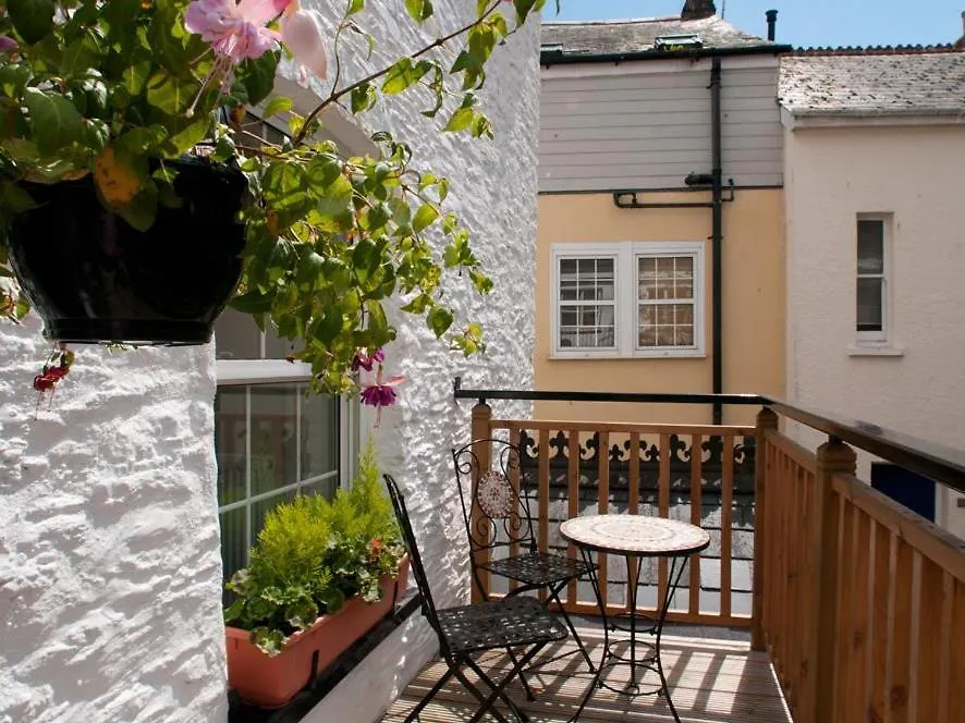 Courtyard House *