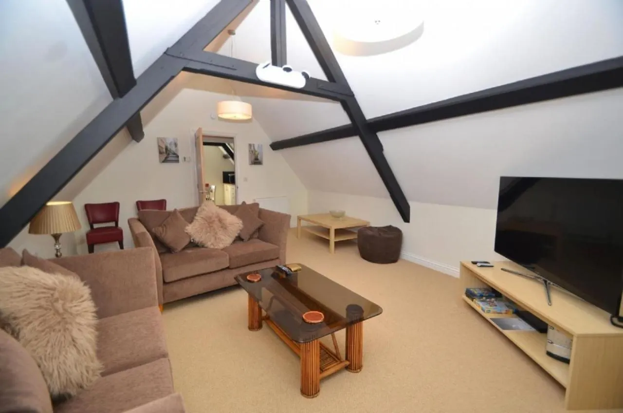 George & Dragon Apartment *