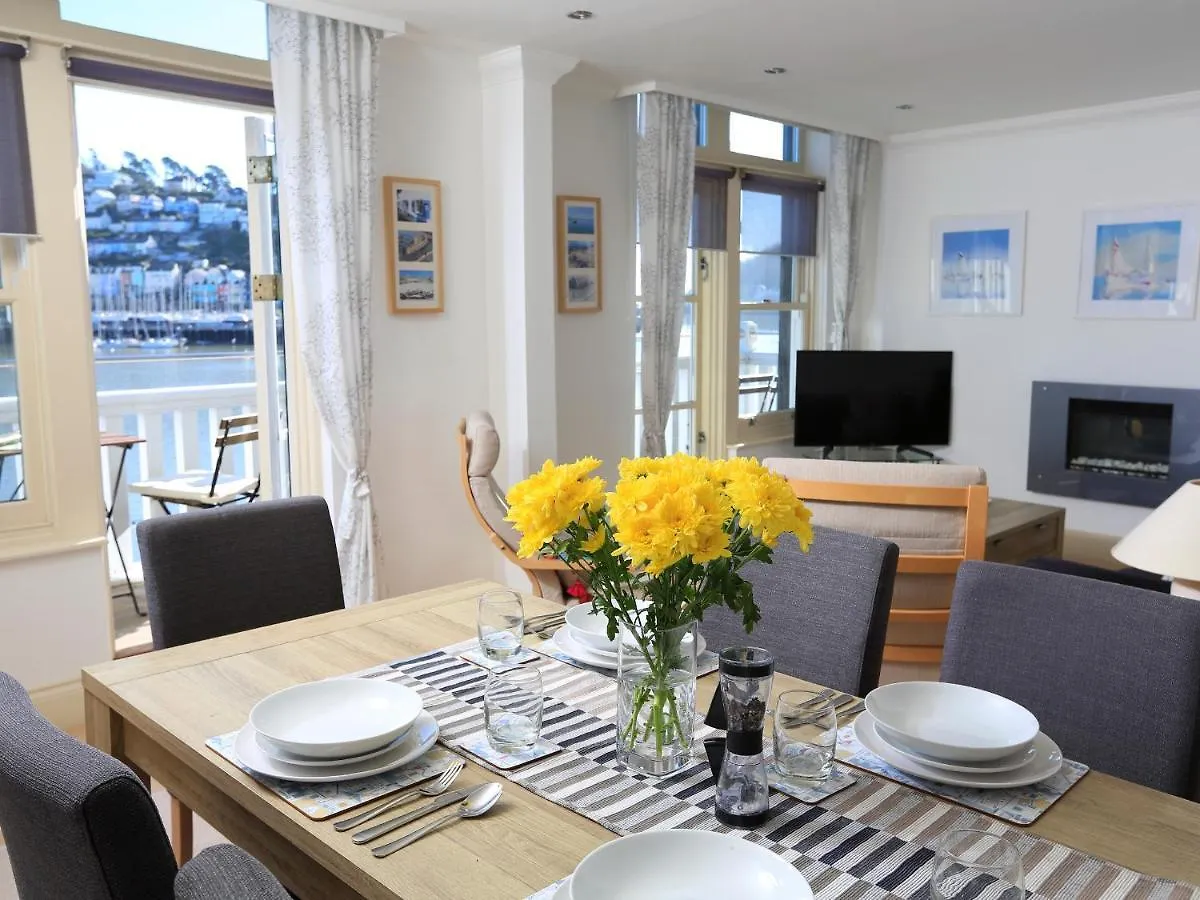 2 Embankment House Apartment Dartmouth