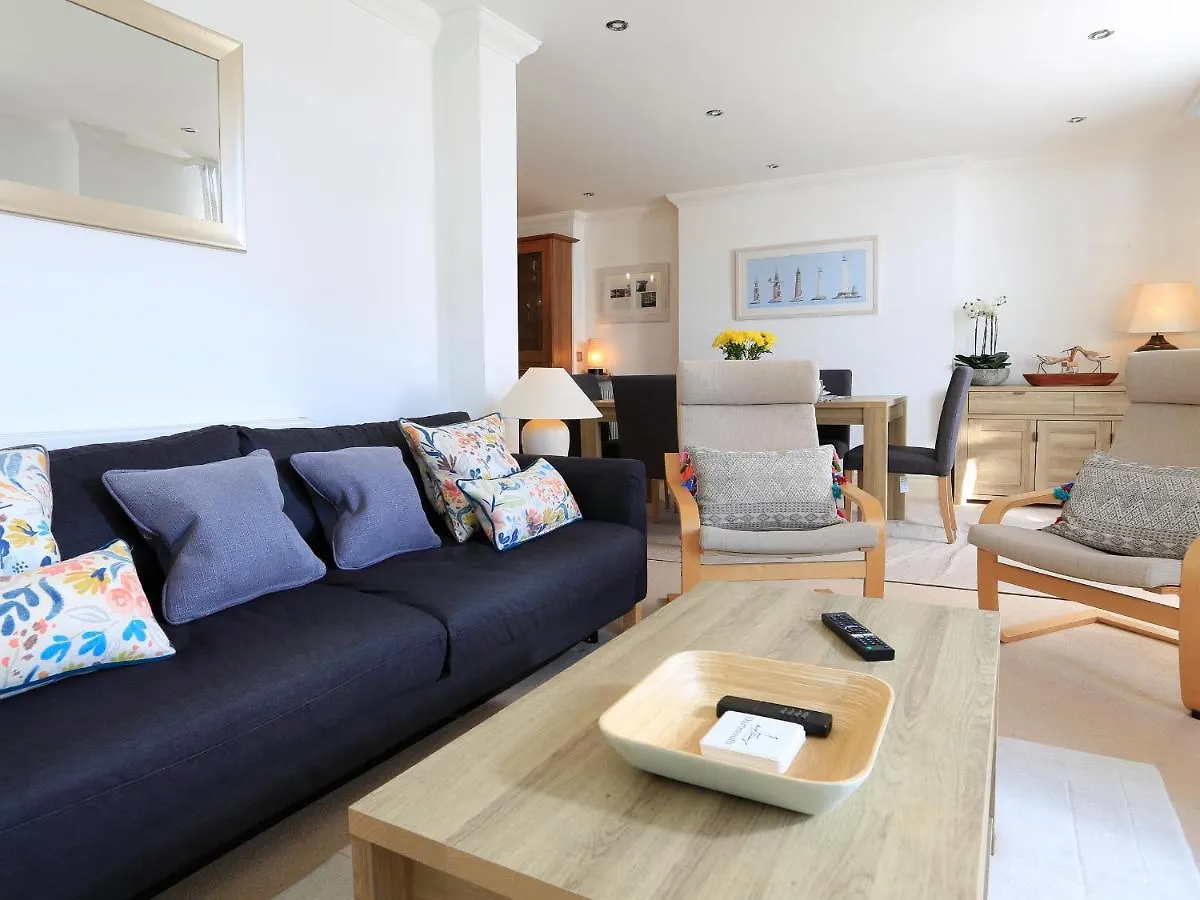 2 Embankment House Apartment *