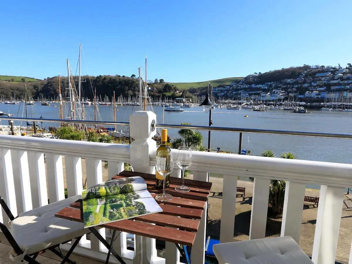 2 Embankment House Apartment *