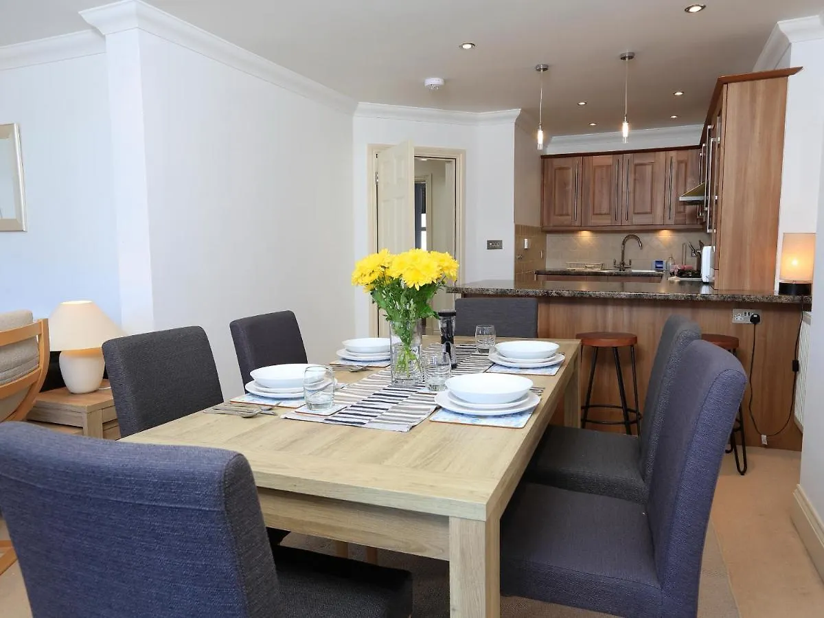 Apartment 2 Embankment House *