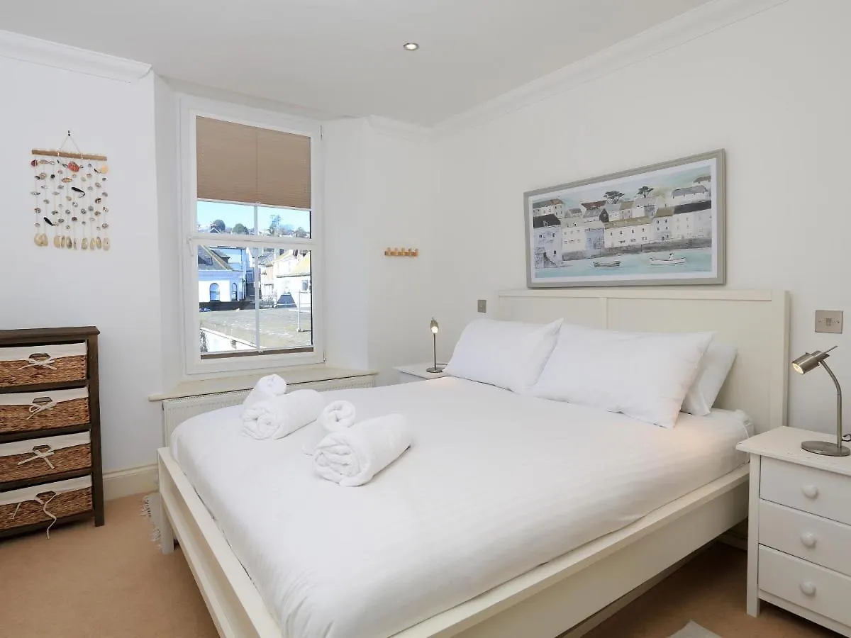 2 Embankment House * Dartmouth