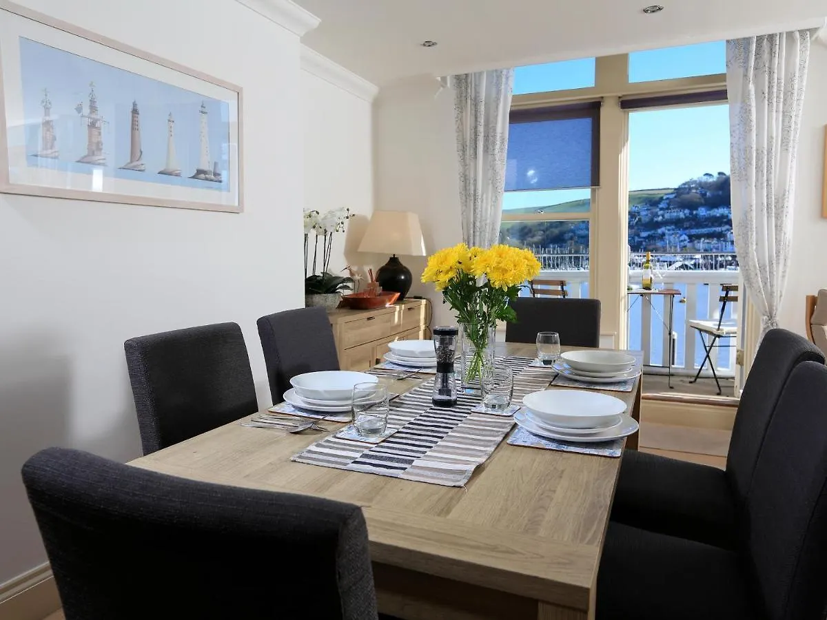 2 Embankment House Apartment *