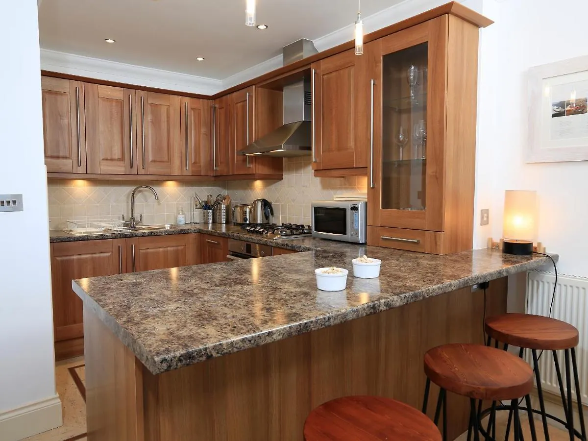 Apartment 2 Embankment House *