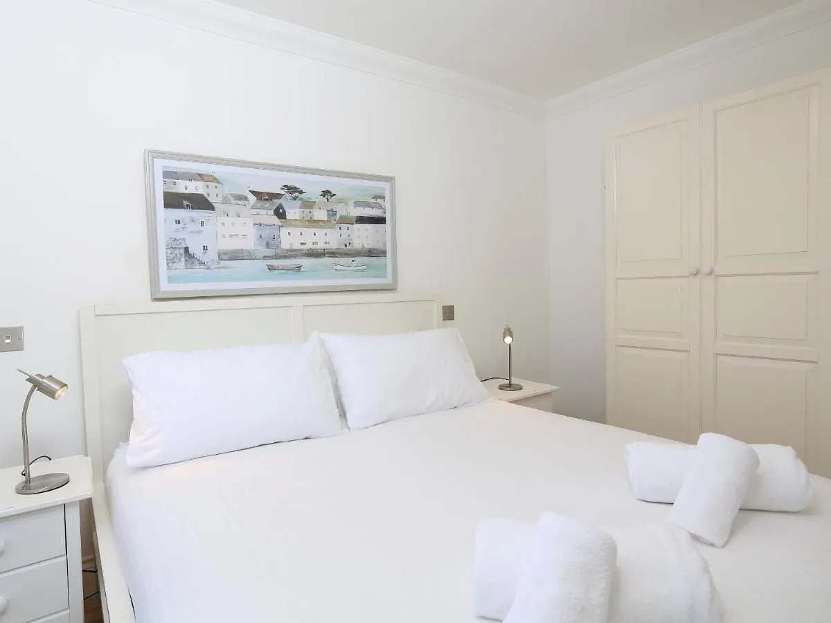 2 Embankment House Apartment *