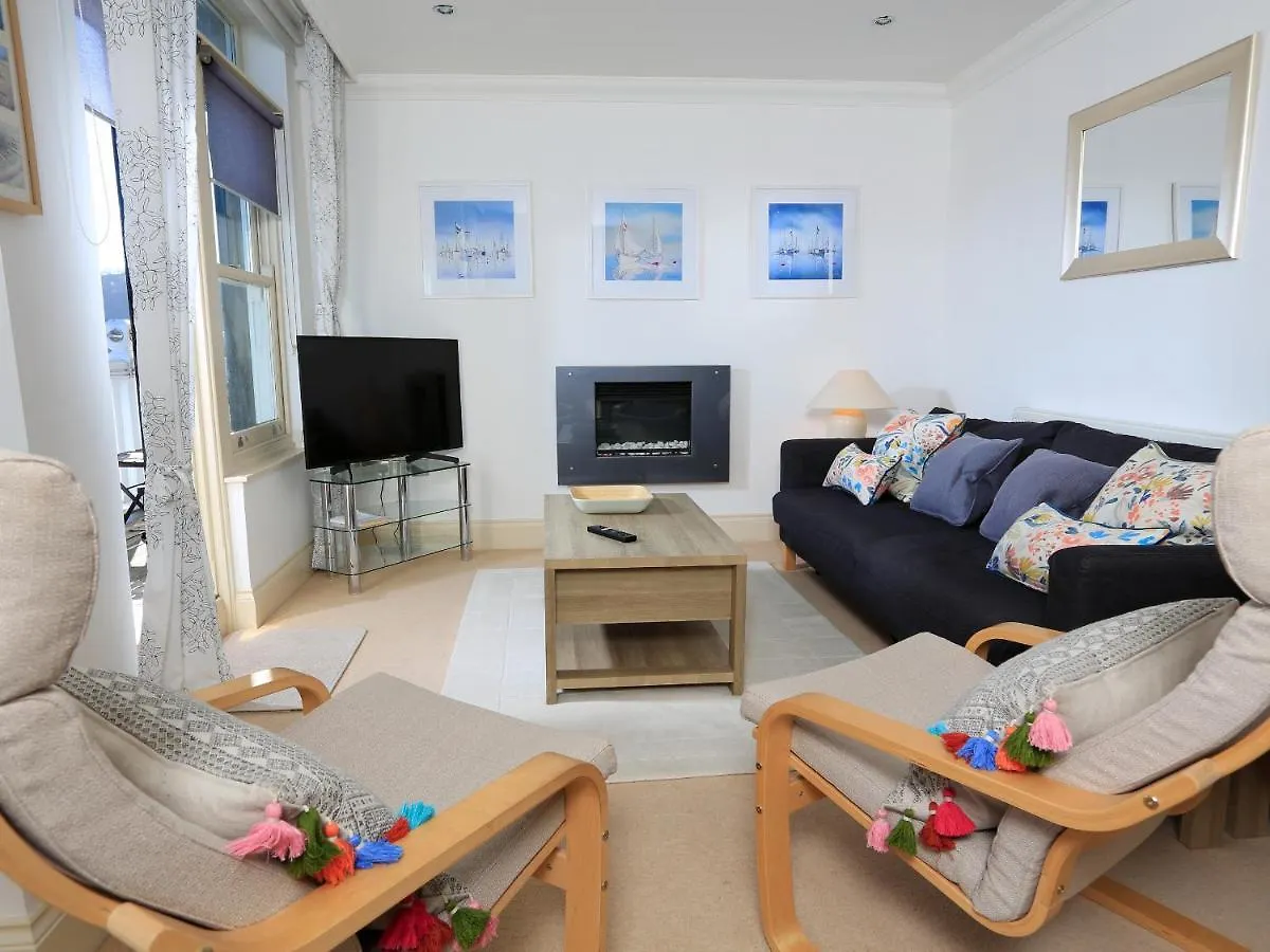 2 Embankment House Apartment