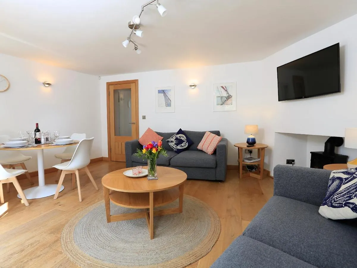 11 Ridge Hill Apartment