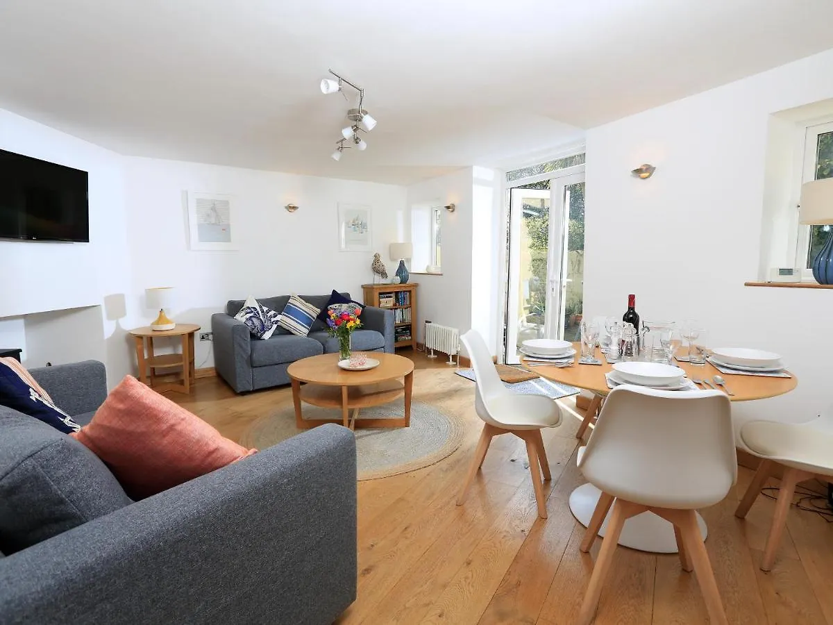 11 Ridge Hill Apartment *