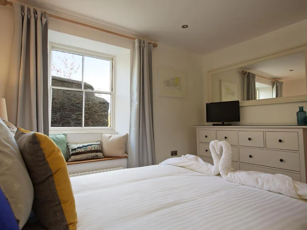 11 Ridge Hill * Dartmouth