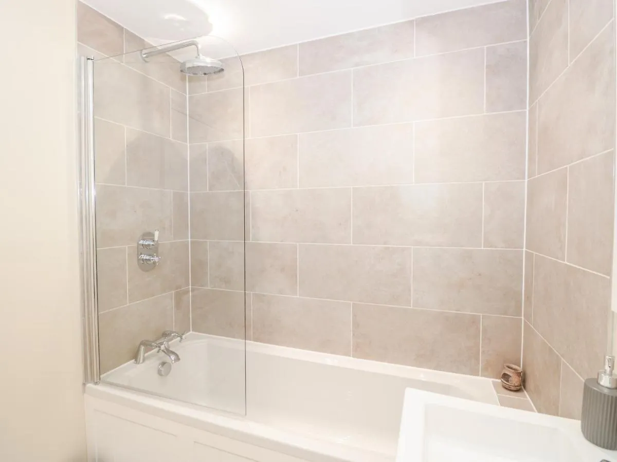 2 House Apartment Dartmouth