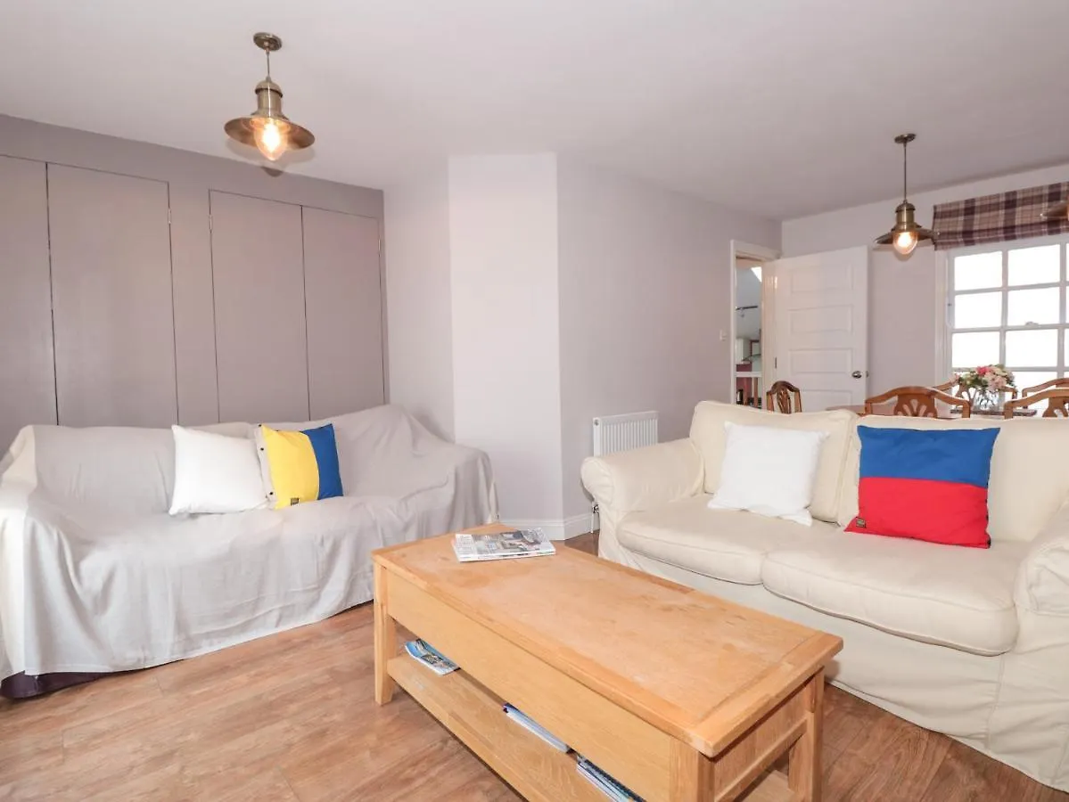 Upper 3 Apartment Dartmouth