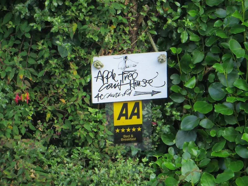 Appletree Court House Bed & Breakfast