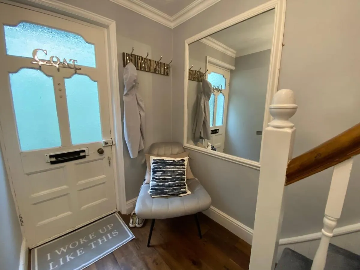 Beautiful 5 Bedroom, Amazing Water & Valley Views Holiday home *