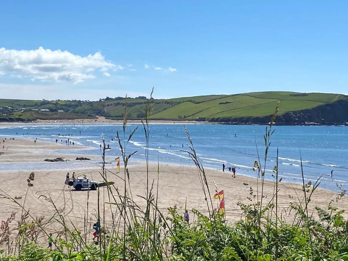 Beautiful 5 Bedroom, Amazing Water & Valley Views Holiday home
