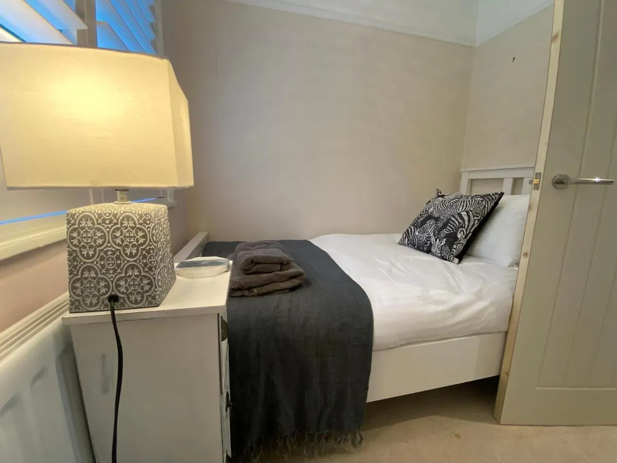 Beautiful 5 Bedroom, Amazing Water & Valley Views Dartmouth