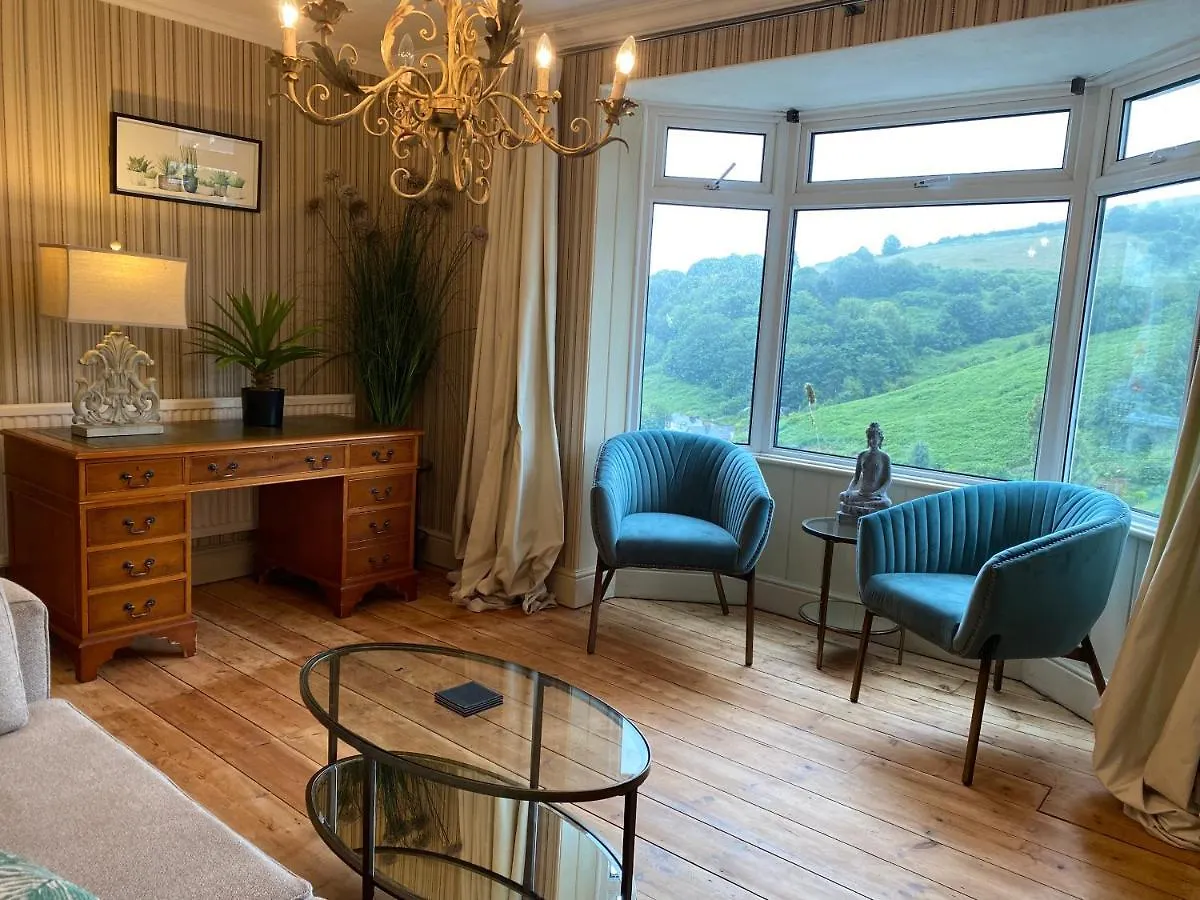 Holiday home Beautiful 5 Bedroom, Amazing Water & Valley Views