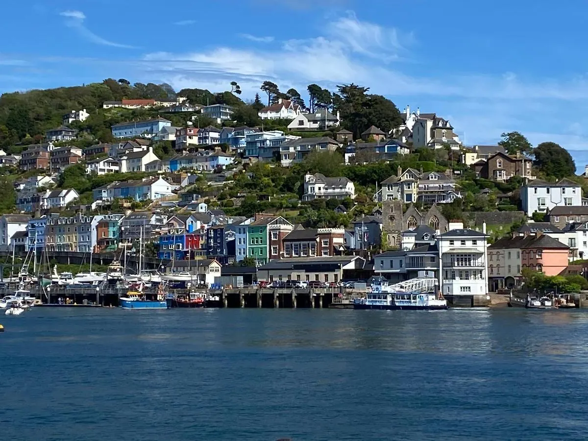 Beautiful 5 Bedroom, Amazing Water & Valley Views * Dartmouth