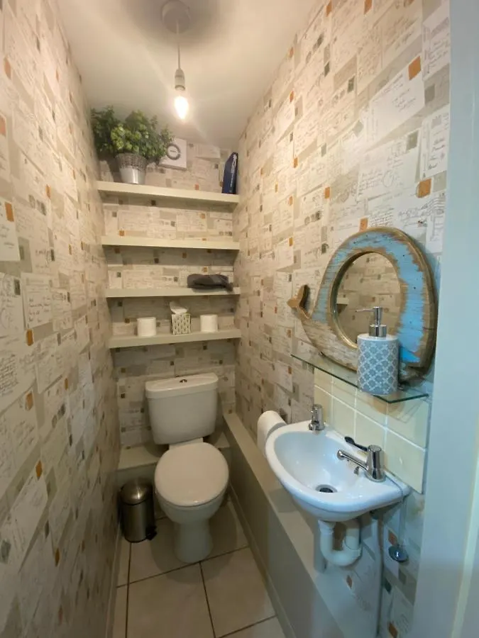 Holiday home Beautiful 5 Bedroom, Amazing Water & Valley Views