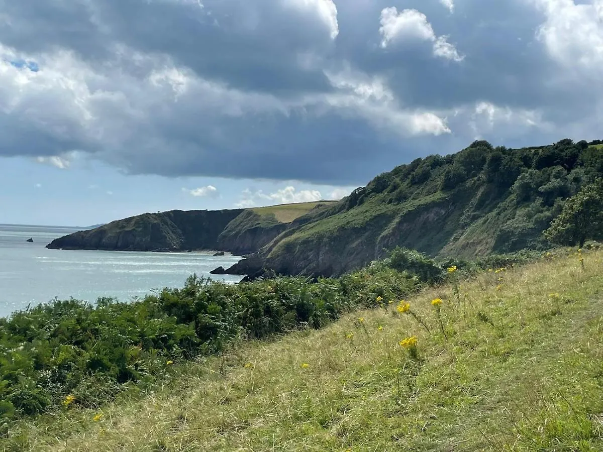 Beautiful 5 Bedroom, Amazing Water & Valley Views Holiday home Dartmouth