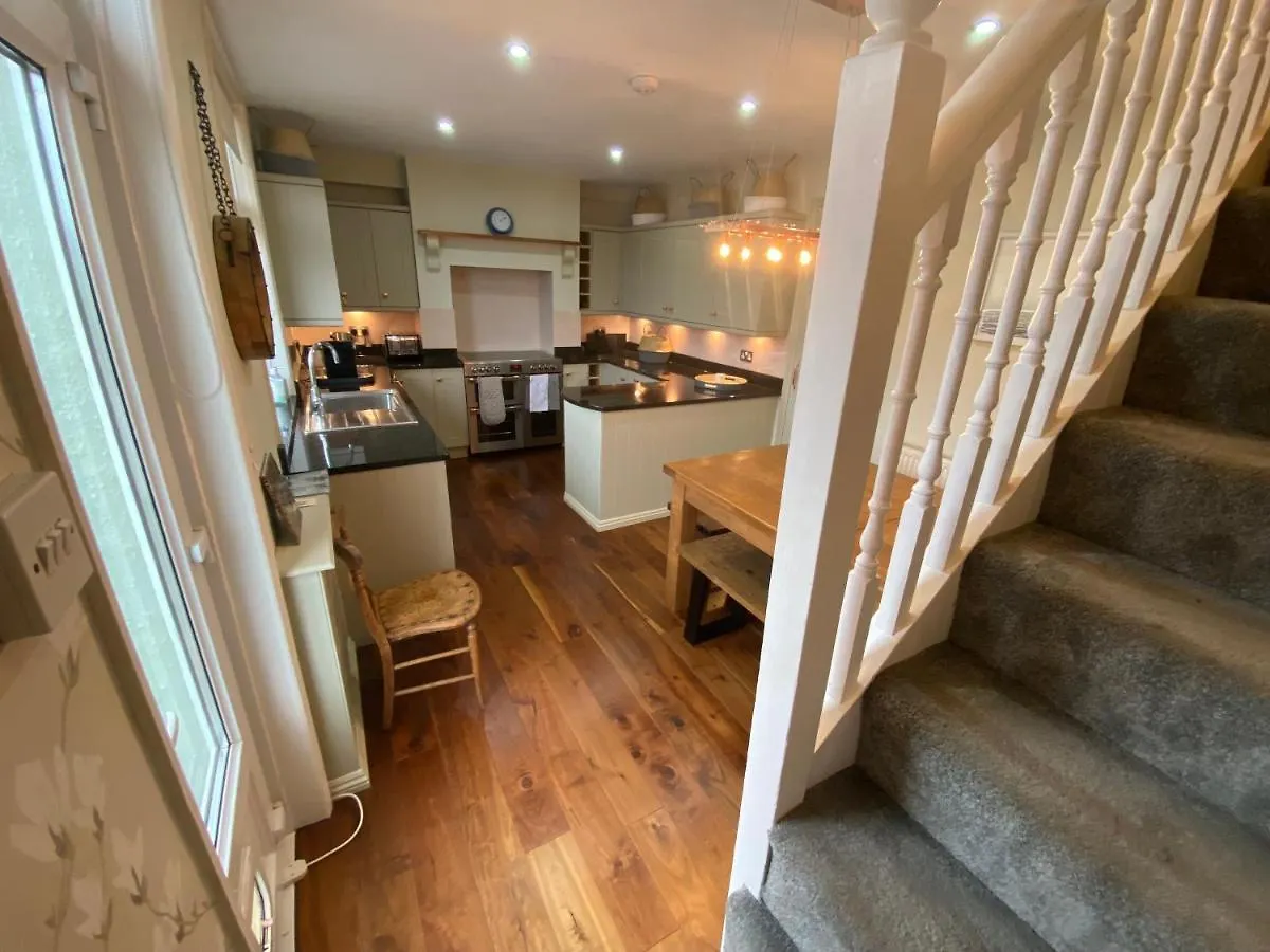 Beautiful 5 Bedroom, Amazing Water & Valley Views Holiday home *