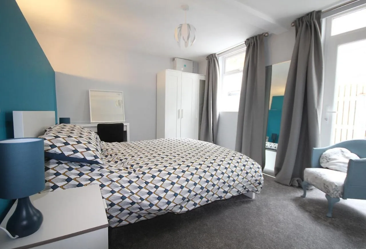 Apartment Two Bedroom, Ground Floor Apartment, Ideally Located Close To The Centre Of *