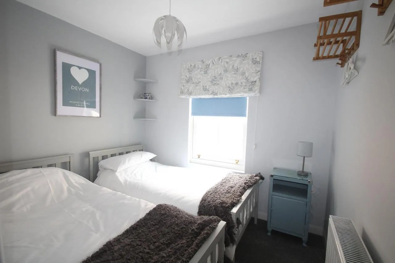 Two Bedroom, Ground Floor Apartment, Ideally Located Close To The Centre Of *