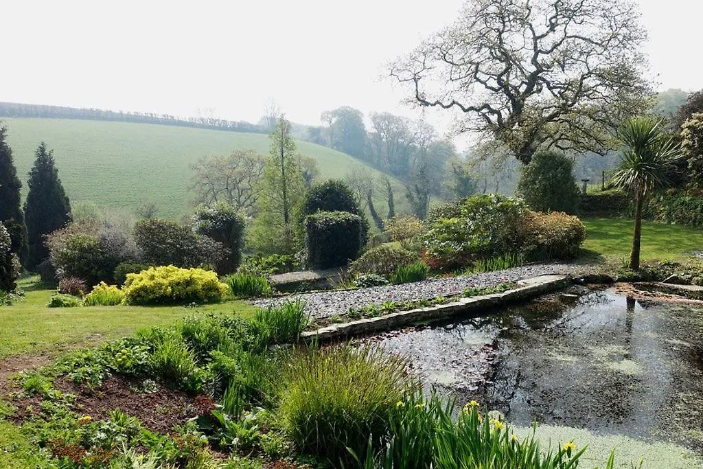 Greenswood - Cosy Cottage, Rural Location, Beautiful Landscaped Gardens With Pond And Dartmouth
