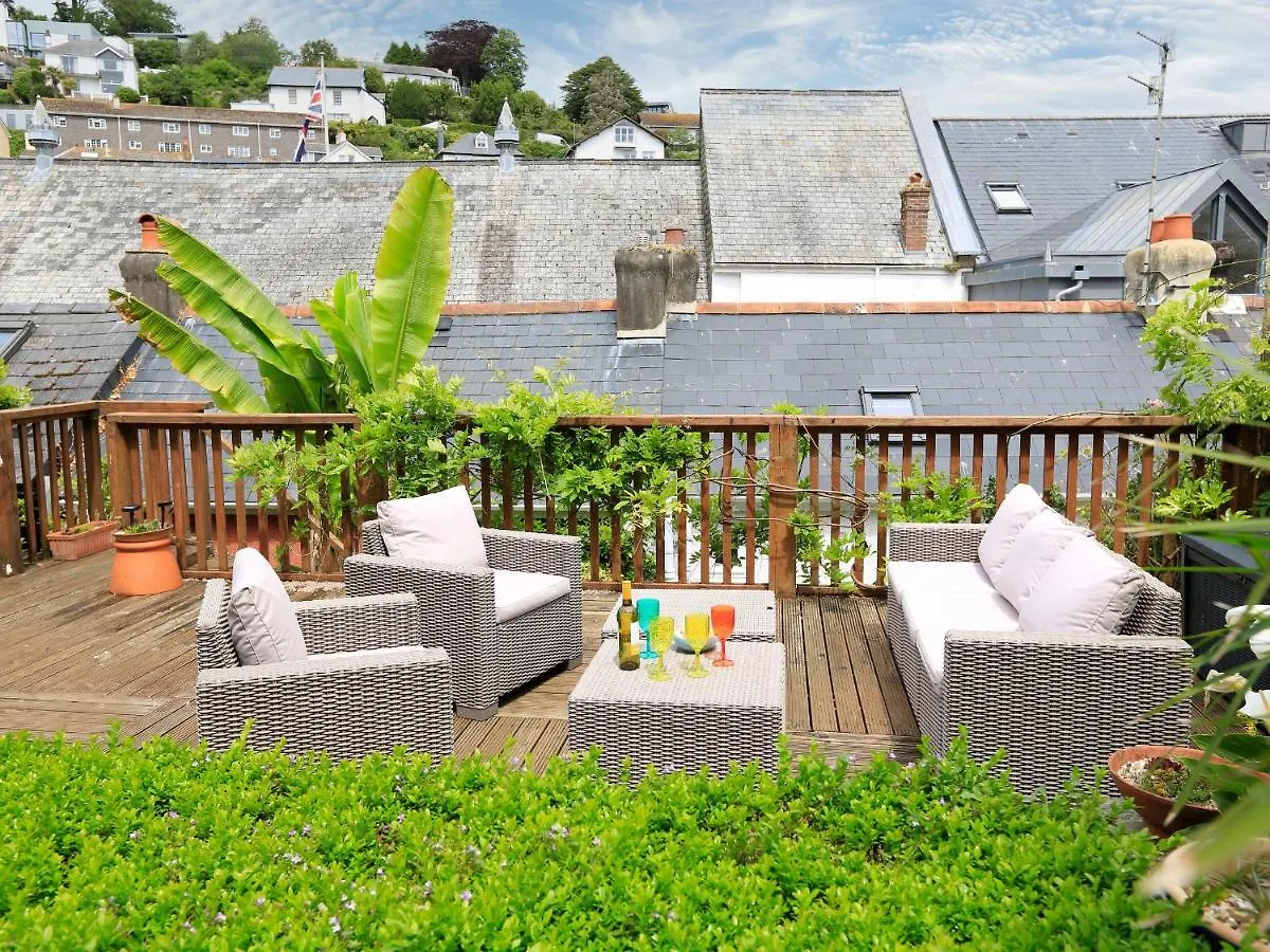 Holiday home Armorel House *