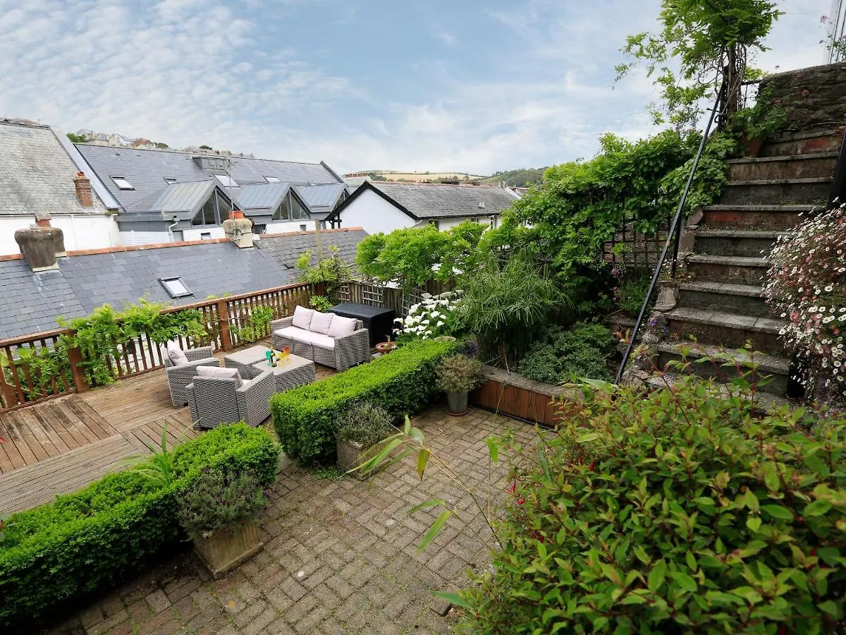 Armorel House Holiday home *