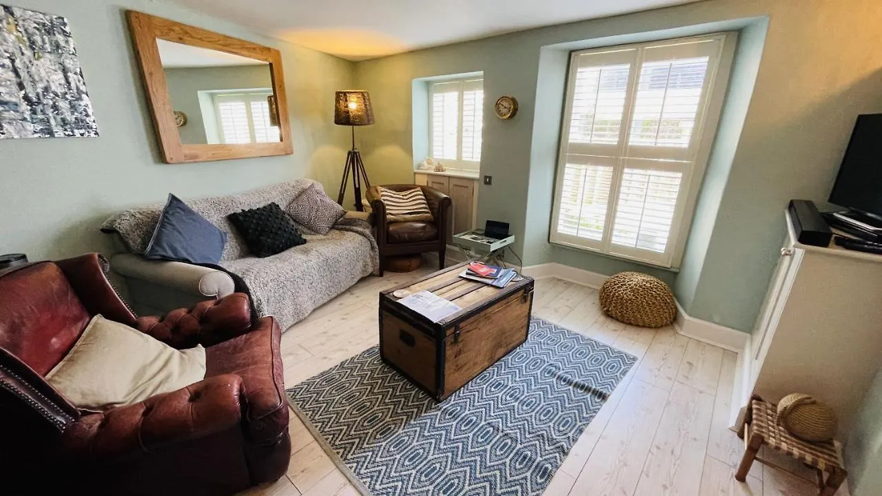 Lily - Chic Yet Traditional With Lovely Garden Space Hébergement de vacances Dartmouth