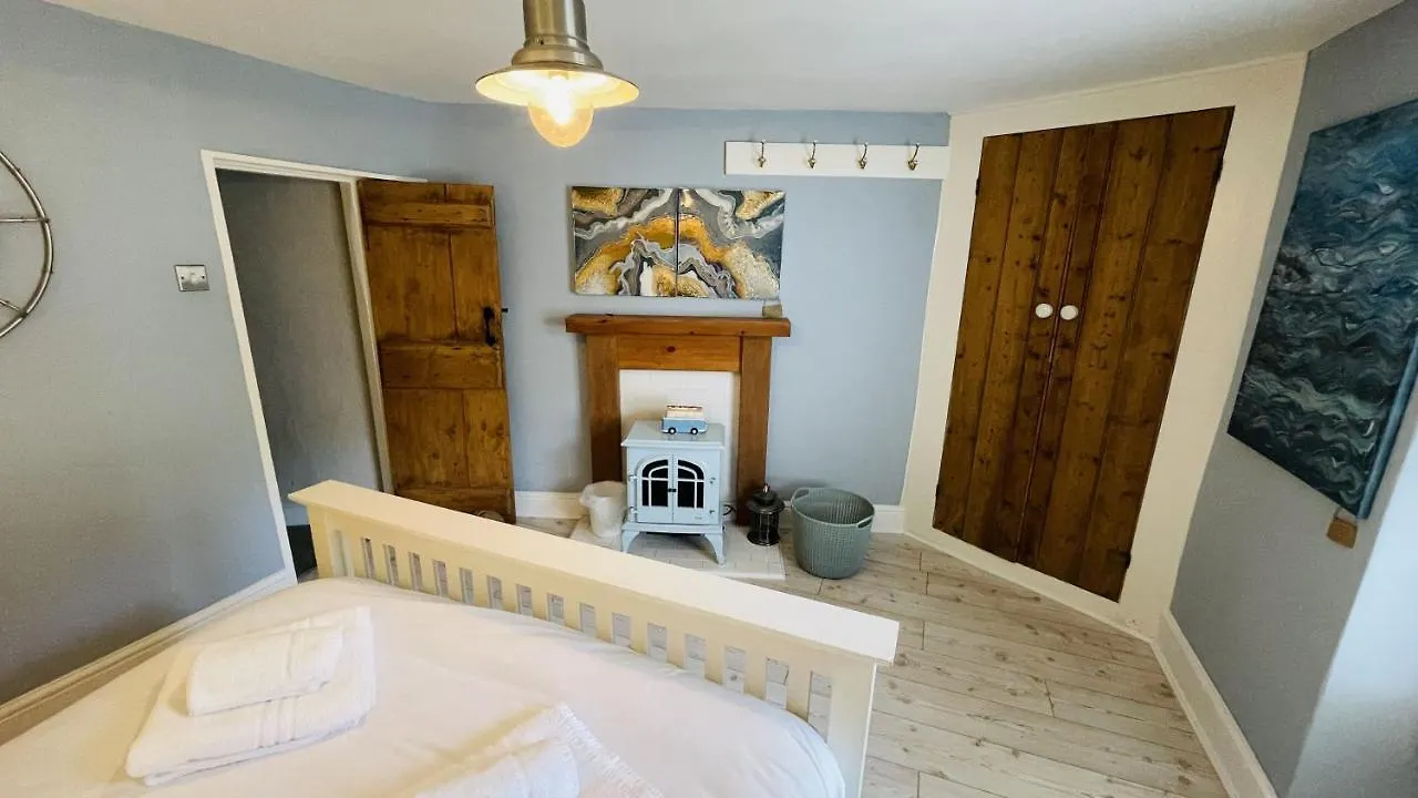 Lily - Chic Yet Traditional With Lovely Garden Space Holiday home *