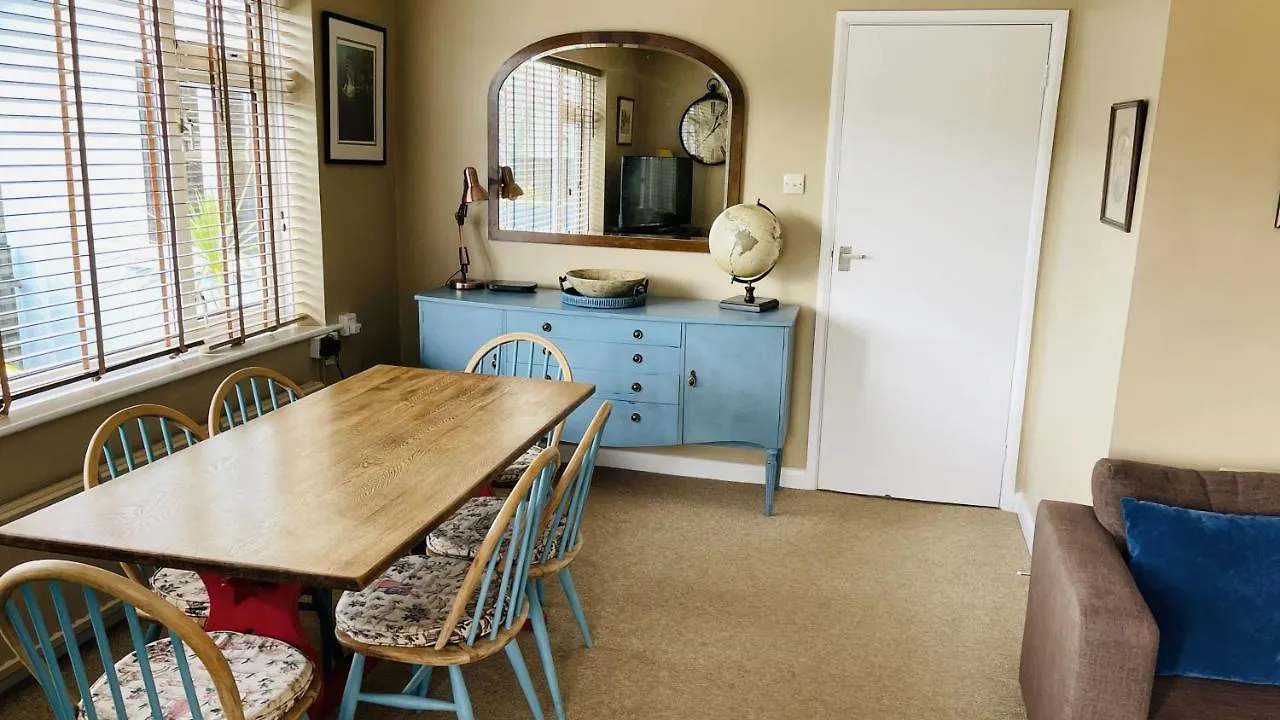 Number 20 - Central, Classic Style, Private And Parking Dartmouth