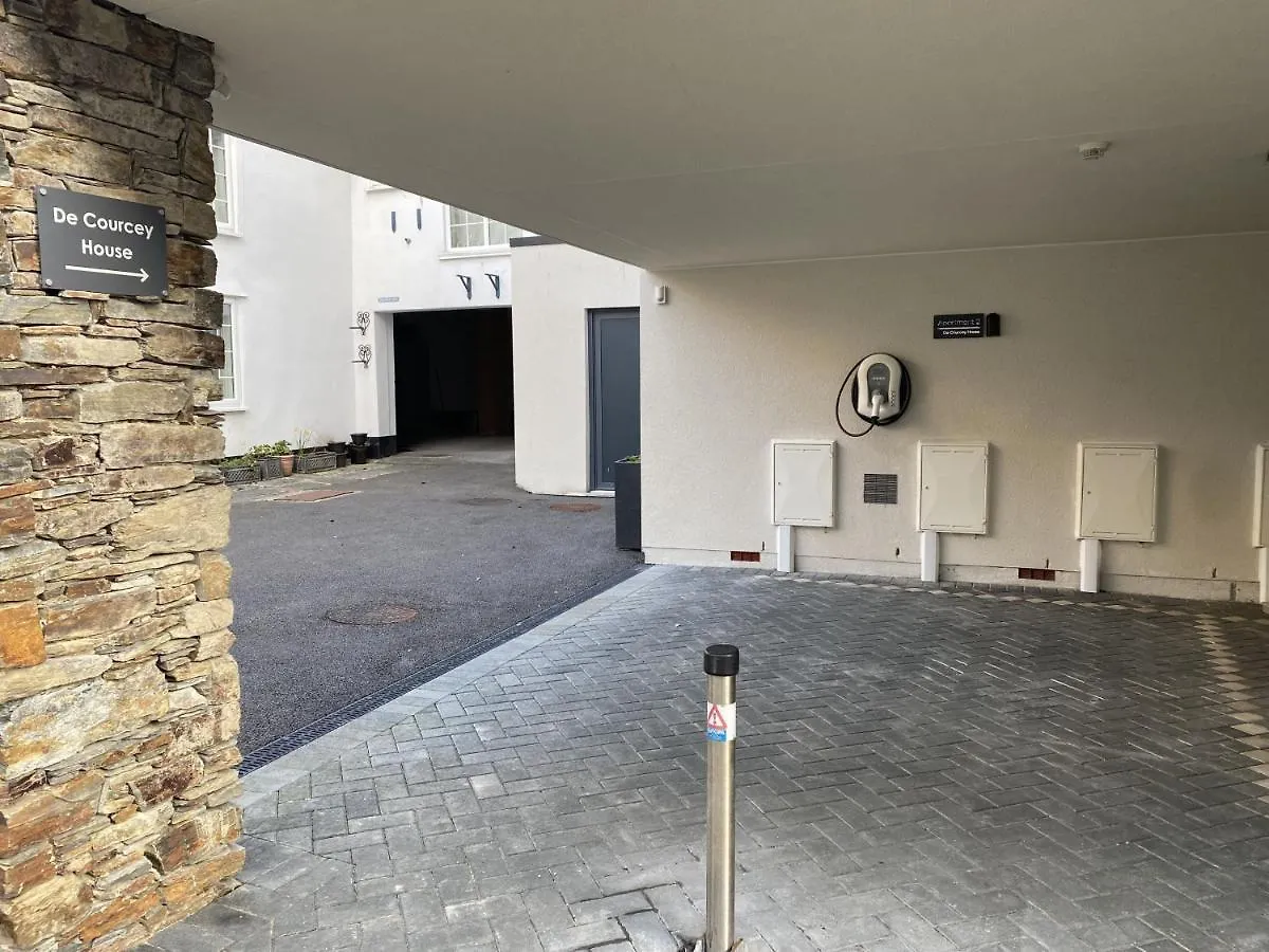 Holiday home 2 De Courcey House - Architect Designed Luxury With Parking, Central *