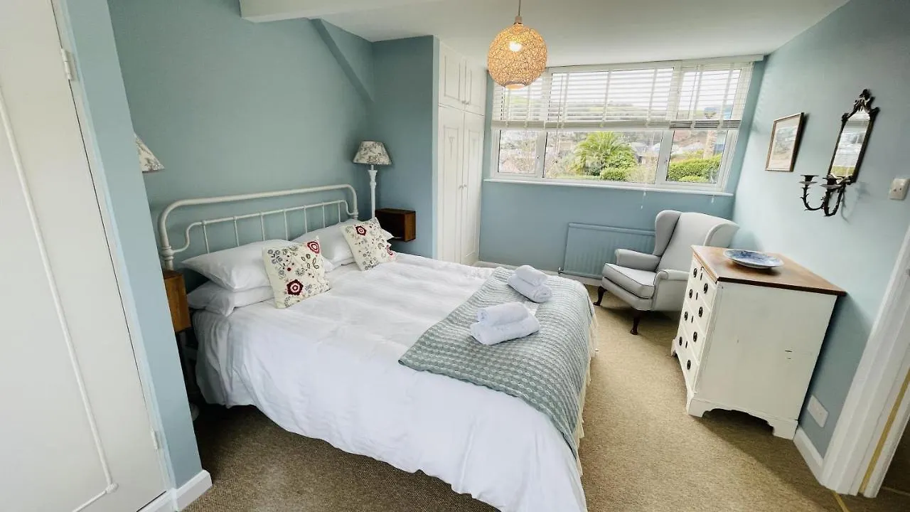 Number 20 - Central, Classic Style, Private And Parking Holiday home *
