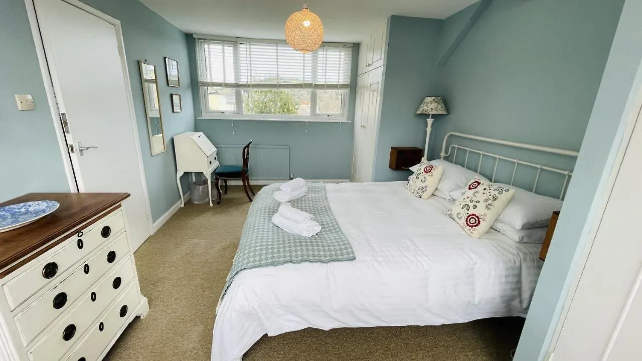 Number 20 - Central, Classic Style, Private And Parking Holiday home *