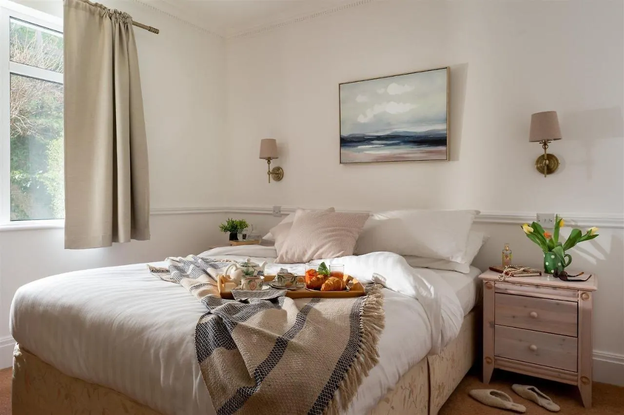 Uphigh - Elevated Family With Stunning River Views *