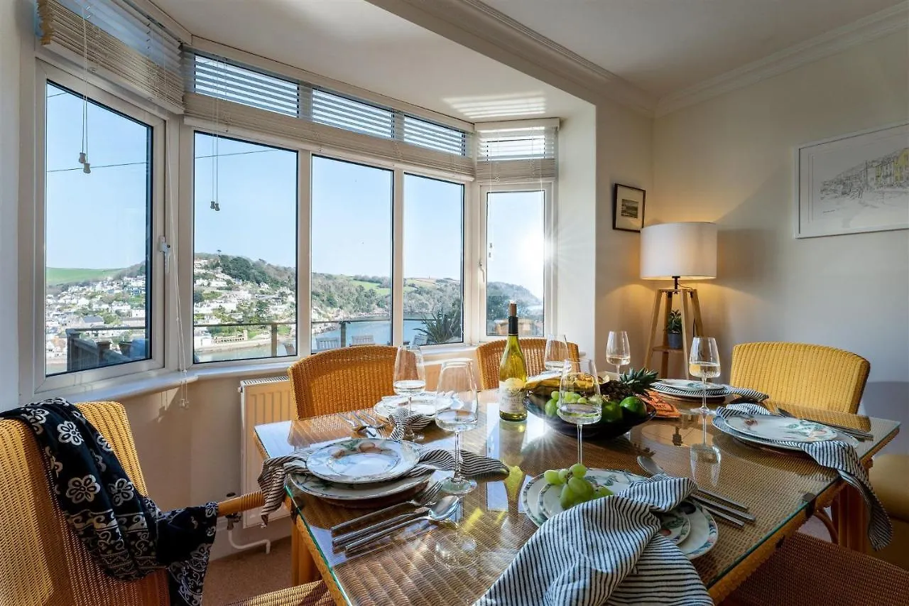 Uphigh - Elevated Family With Stunning River Views