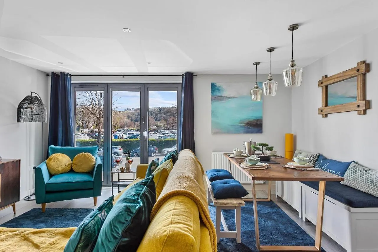 2 De Courcey House - Architect Designed Luxury With Parking, Central Holiday home Dartmouth