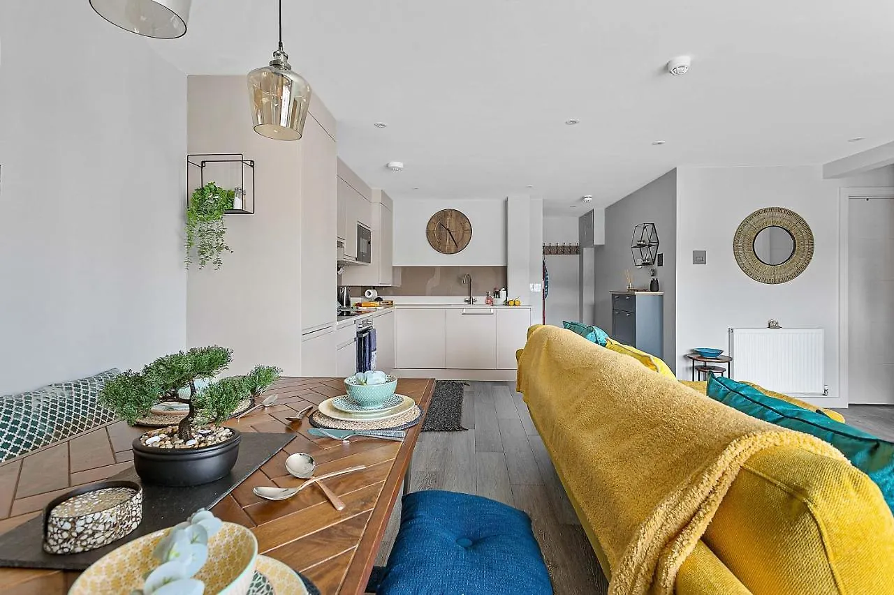 Holiday home 2 De Courcey House - Architect Designed Luxury With Parking, Central