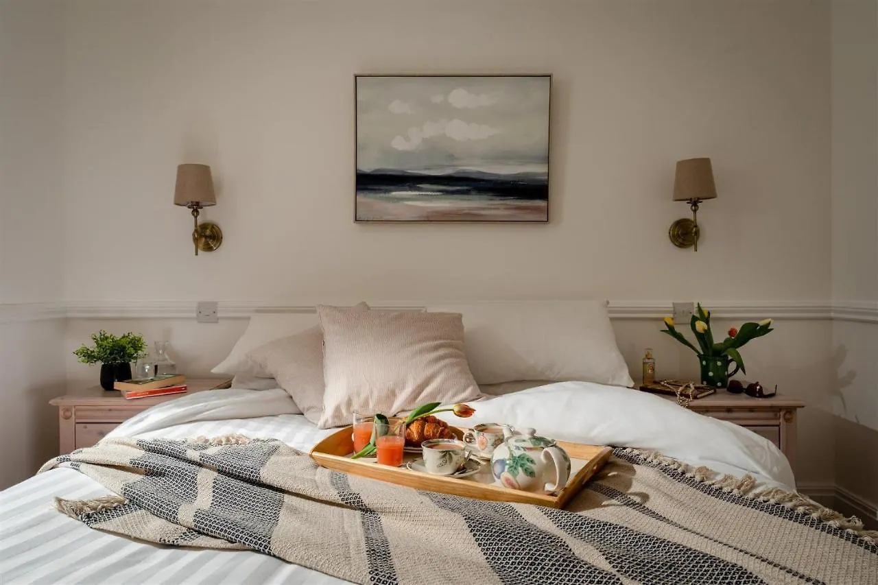 Uphigh - Elevated Family With Stunning River Views Holiday home *