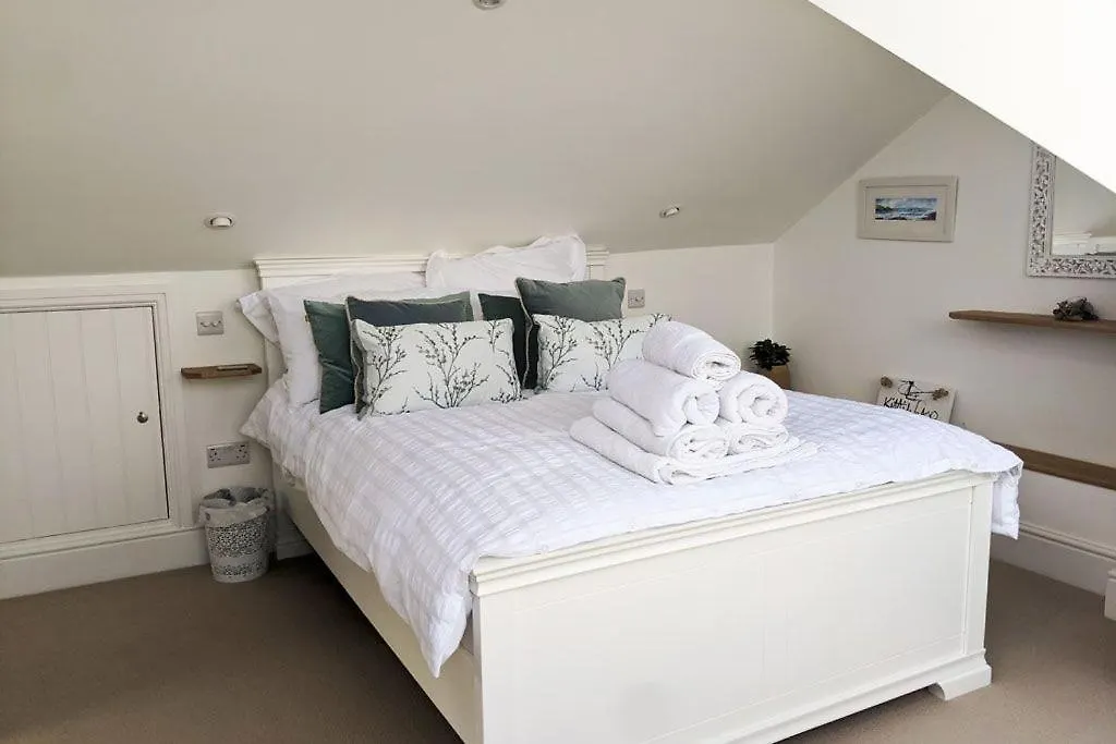 Kittiwake - Outstanding River Views Holiday home Dartmouth