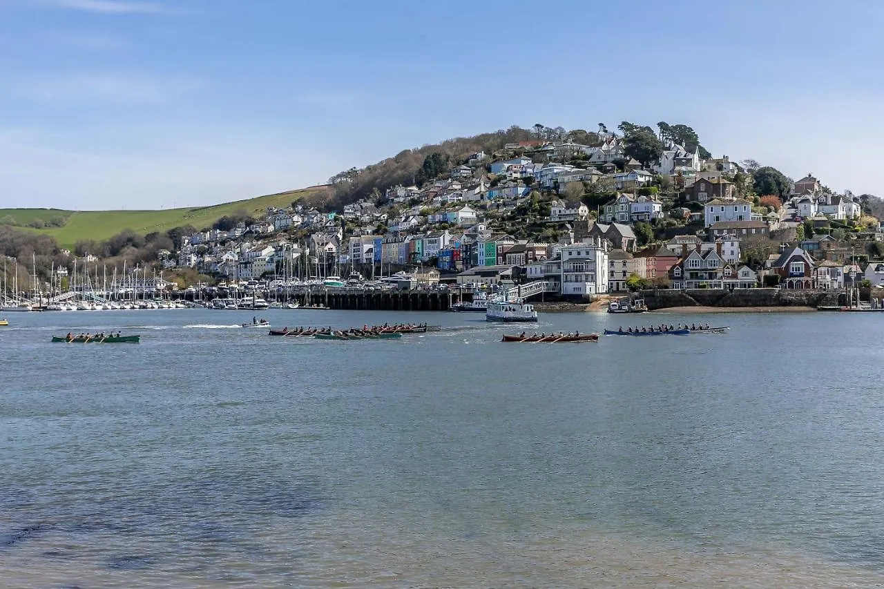 2 De Courcey House - Architect Designed Luxury With Parking, Central * Dartmouth