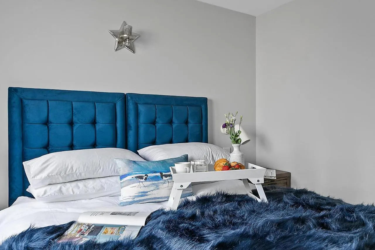 2 De Courcey House - Architect Designed Luxury With Parking, Central * Dartmouth