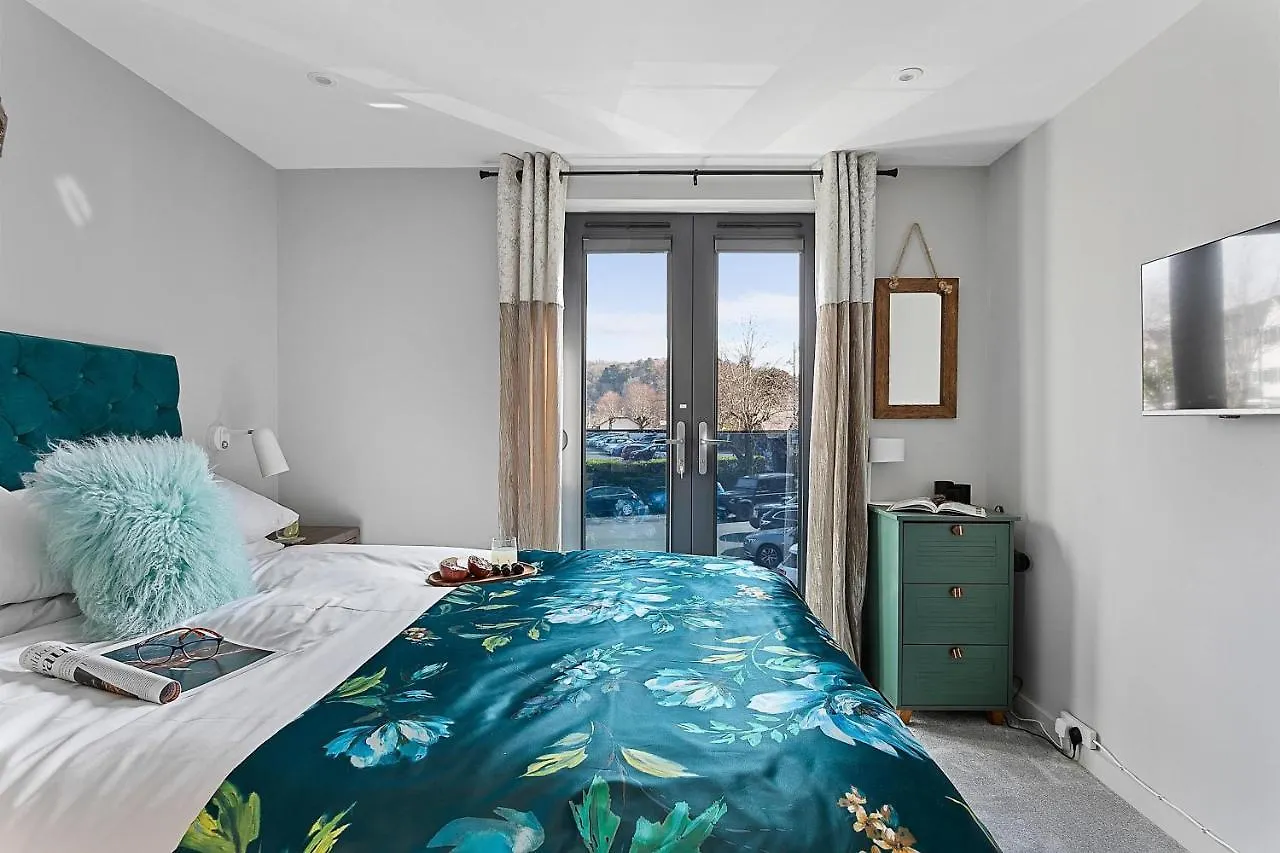 2 De Courcey House - Architect Designed Luxury With Parking, Central * Dartmouth