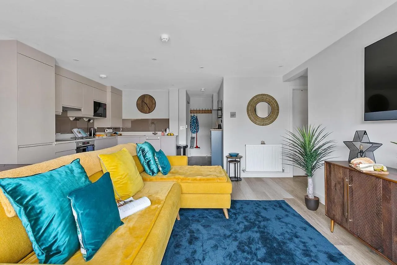 2 De Courcey House - Architect Designed Luxury With Parking, Central Holiday home Dartmouth