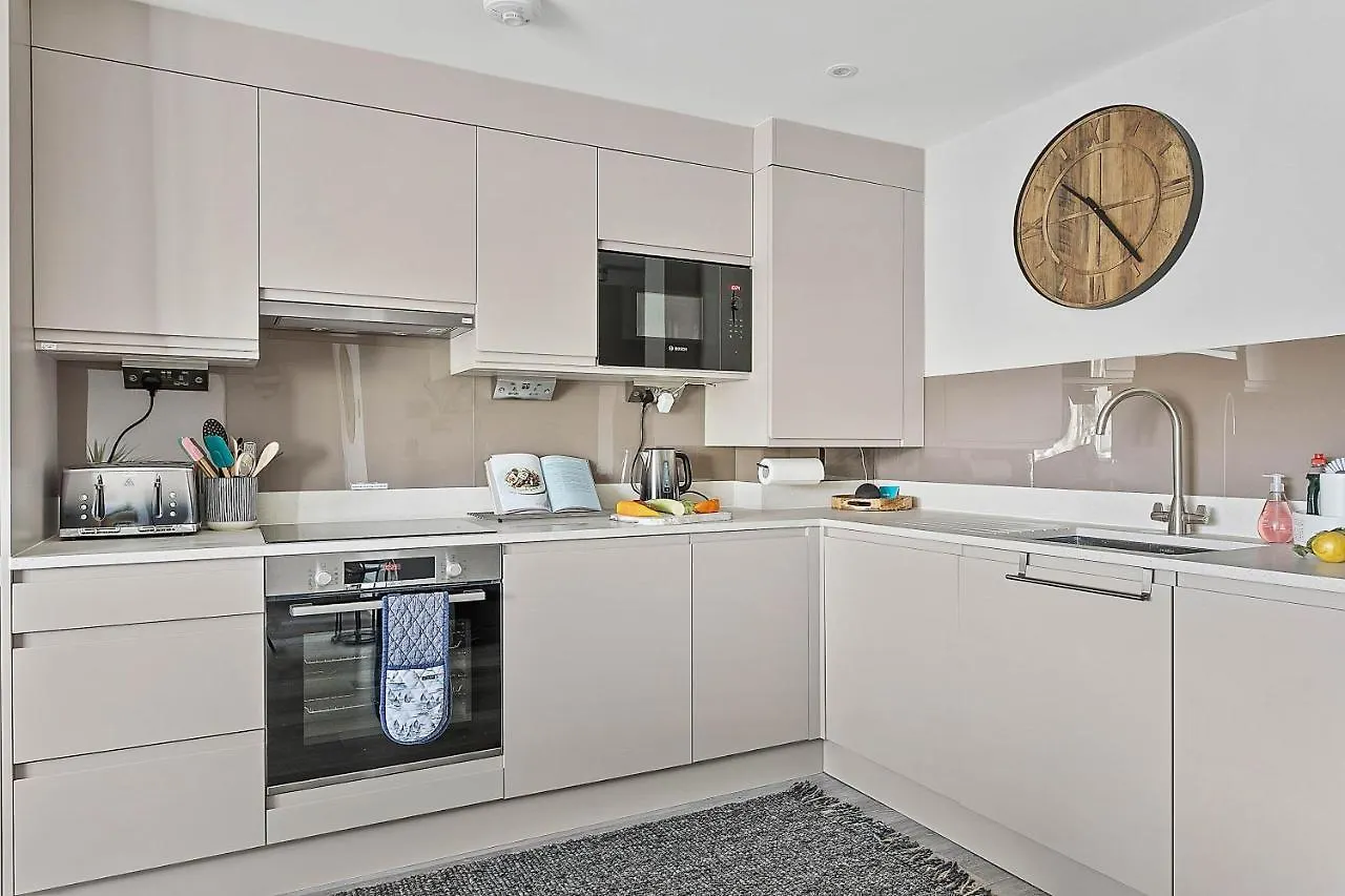 2 De Courcey House - Architect Designed Luxury With Parking, Central Holiday home