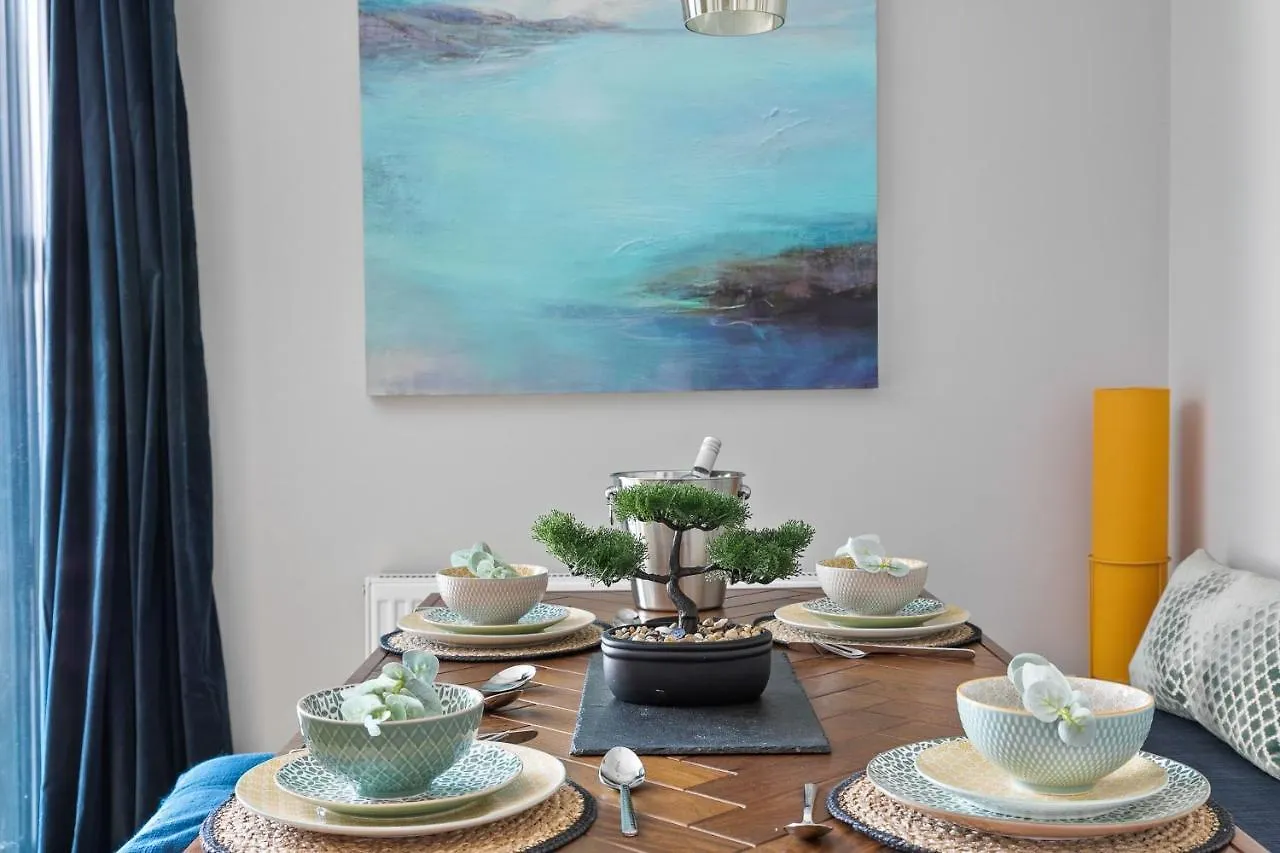 2 De Courcey House - Architect Designed Luxury With Parking, Central Holiday home