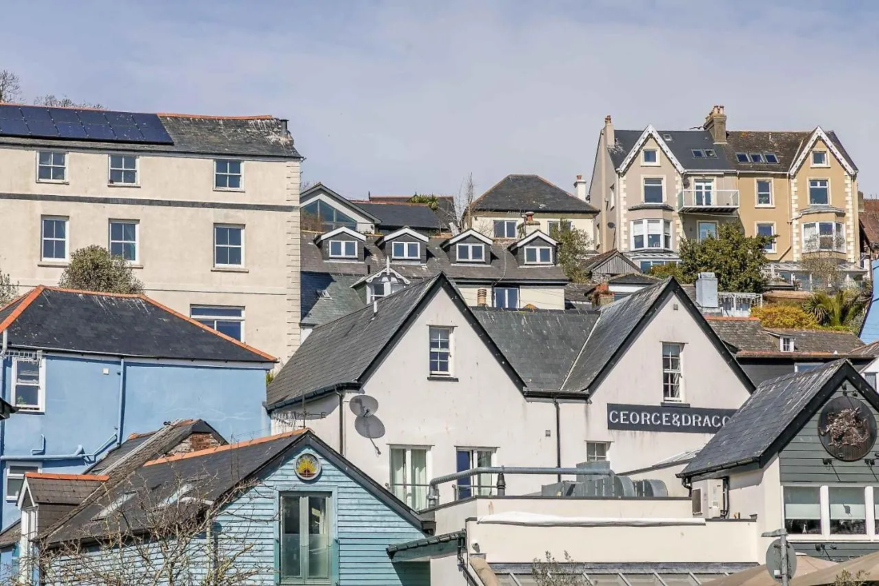 2 De Courcey House - Architect Designed Luxury With Parking, Central Holiday home Dartmouth