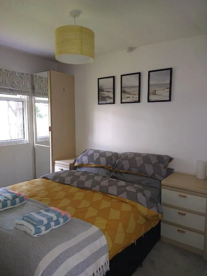 238 Norton Park, 2 Bed With Free Parking *